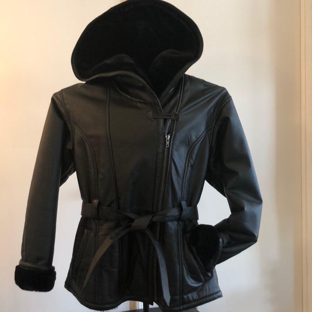 New Wilson Black Heavy Leather & faux Fur Hooded Jacket. Size Small